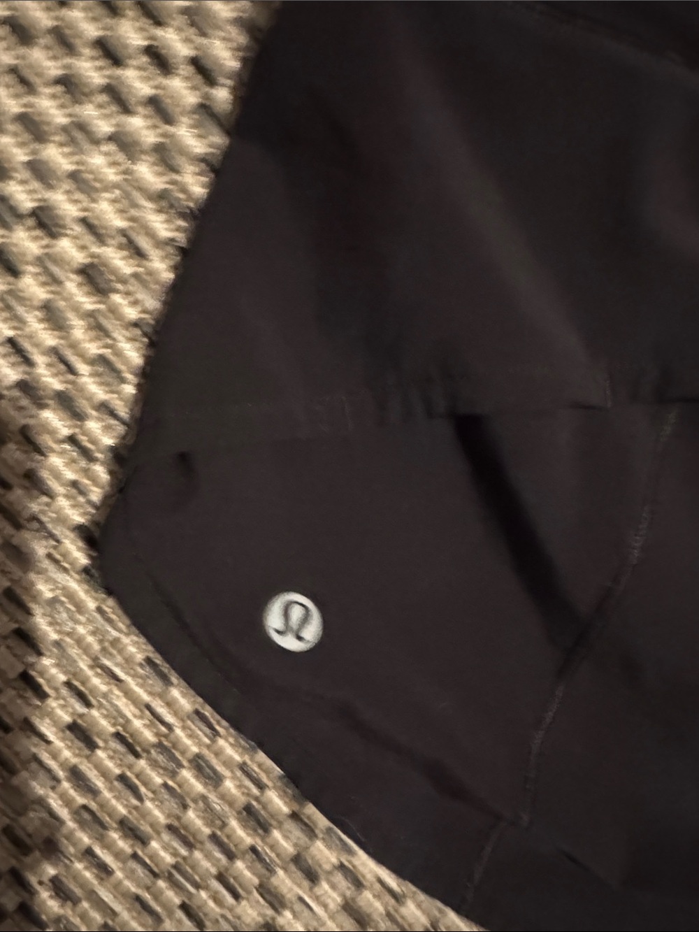 Lululemon Athletica  Speed Up Shorts with 2 1/2” inseam, size 6 in black - Picture 7 of 10